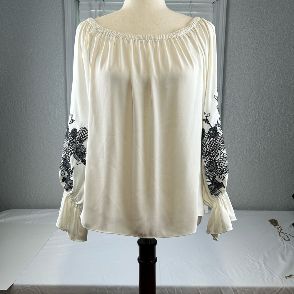 White House Black Market Embroidered white and black blouse small
